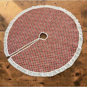 Vintage Handmade Quilted Christmas Tree Skirt Lace Edge Granny Core Holiday Deco